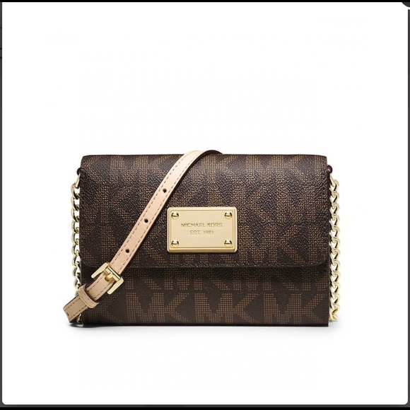 Michael Kors Handbags - ✨Michael Kors(NWOT)Signature Large Cross-Body Bag✨